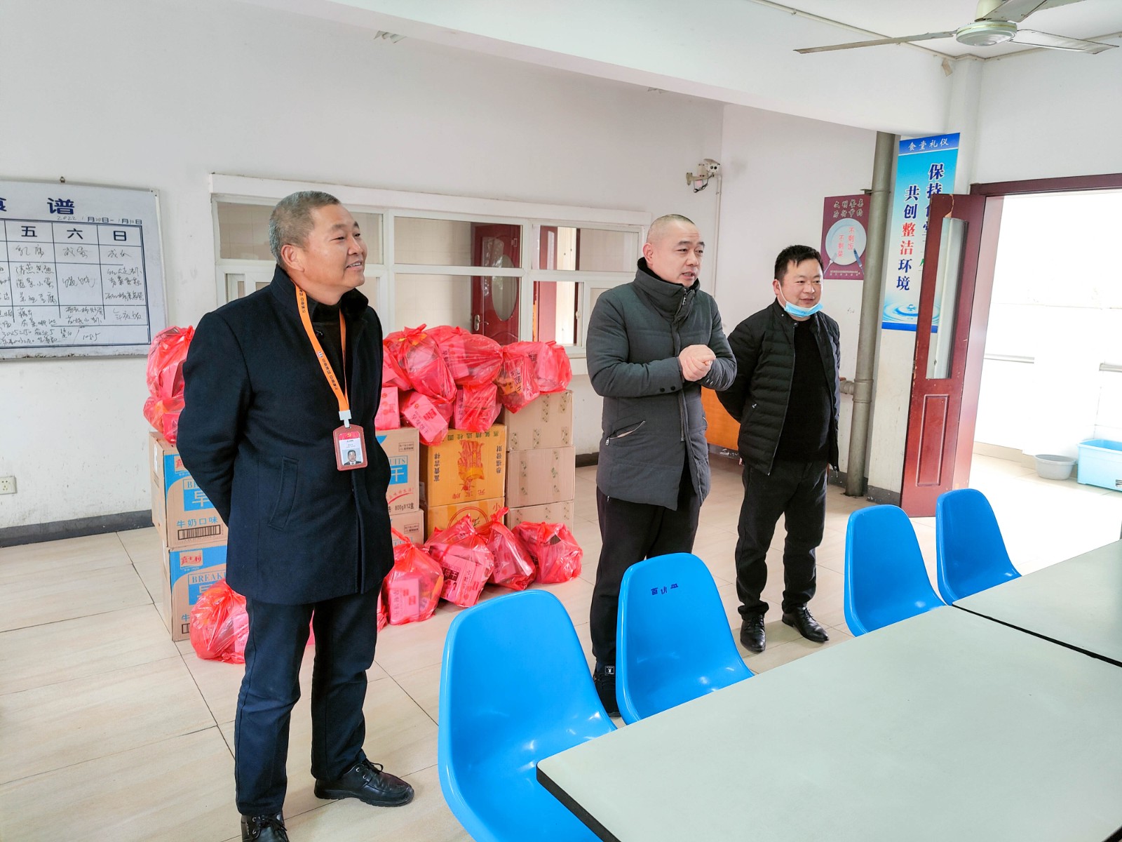 中南送祝福，情暖敬老院